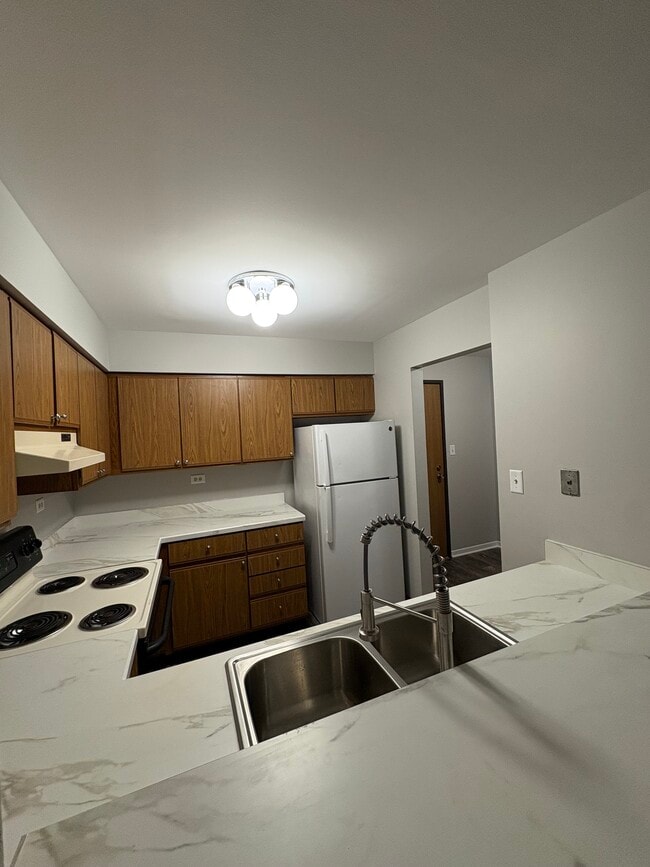 Building Photo - 33720 N Royal Oak Ln