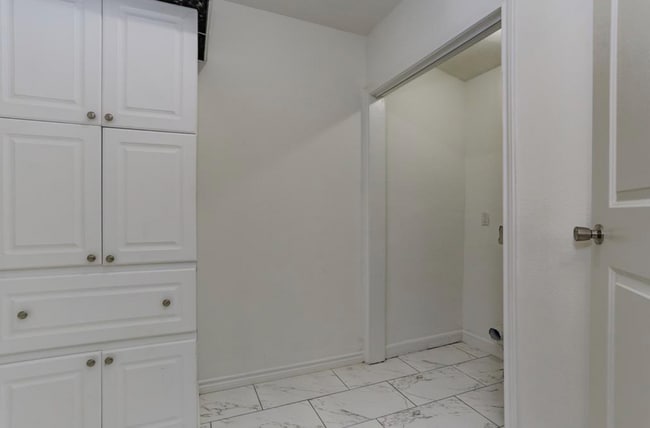 Building Photo - 5635 Belarbor St