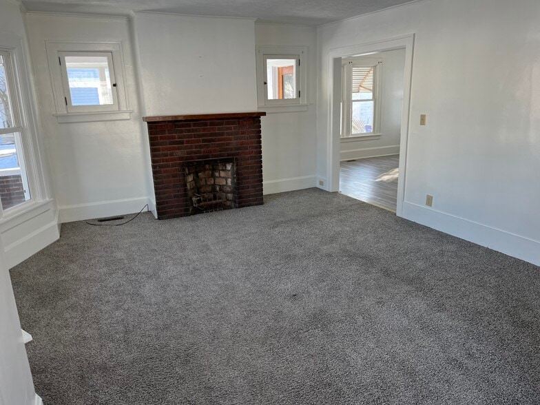 Building Photo - 1003 Perry St