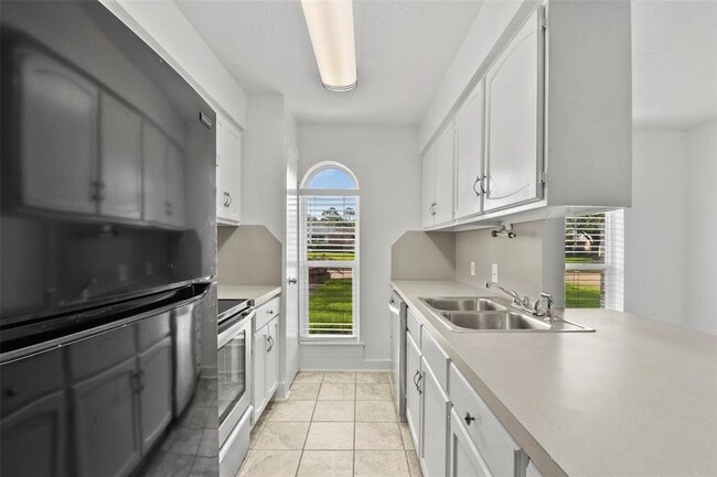 Building Photo - 826 Seacliff Dr
