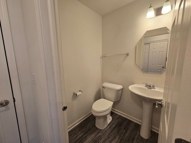 Building Photo - 7106 Country Club Hills Dr