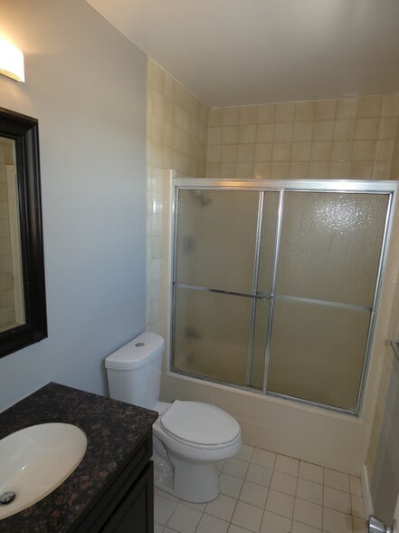 Building Photo - 14212 NE 4th Ave