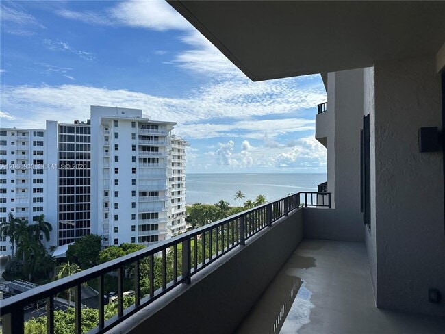 Building Photo - 251 Crandon Blvd