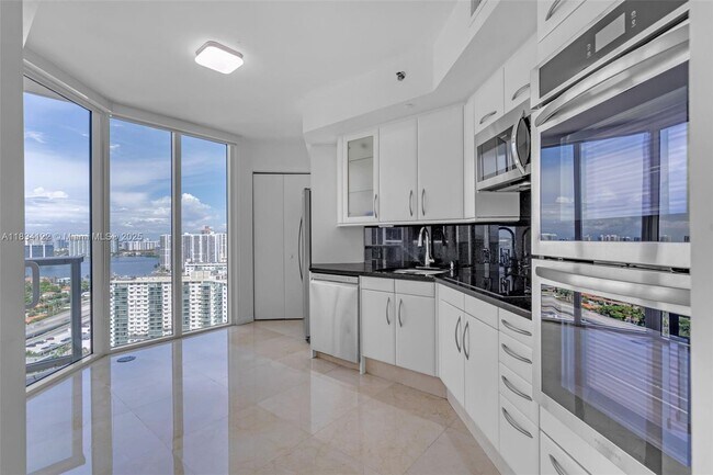 Building Photo - 19333 Collins Ave