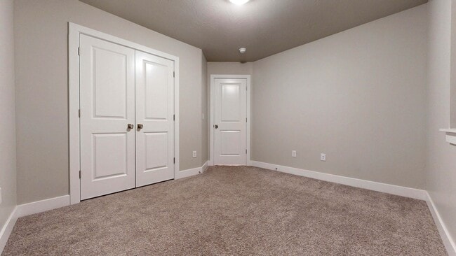 Building Photo - 3 Bedroom 2.5 Cedar Bend Unit
