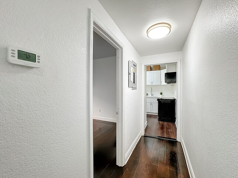 Hallway - 518 Biscayne Dr