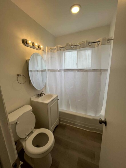 Building Photo - 840-840 S Orange Ave