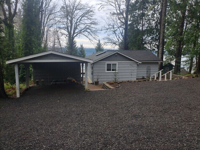 Building Photo - 681 SE Somers Dr