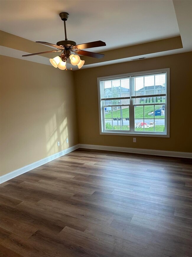 Building Photo - 226 Spg Crk Ave