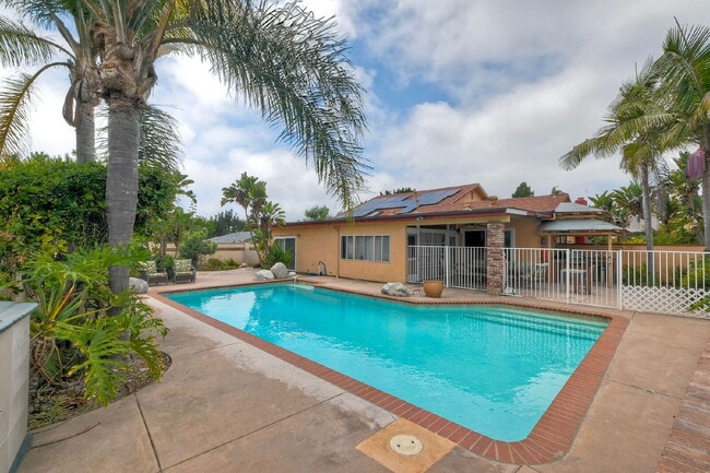Building Photo - Pool  home on the Coast.