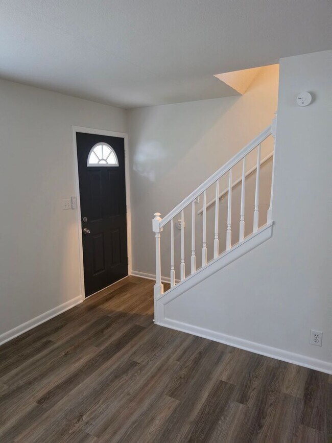 Building Photo - 4209 Defoe Dr