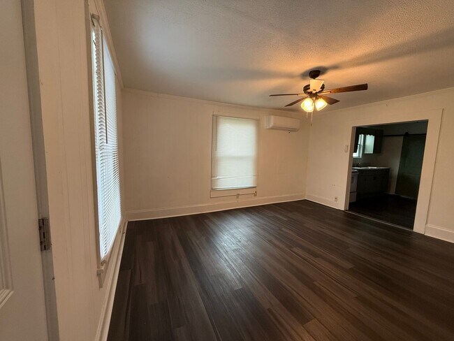 Building Photo - 2 Bedrooms, 1 Bathroom with Bonus Room - Home in West Rome!