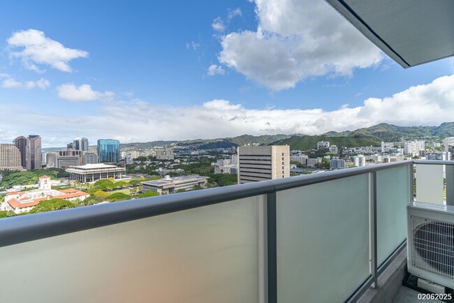 Building Photo - 1 BD/1 BA Condo in Kakaako with 1 Parking ...