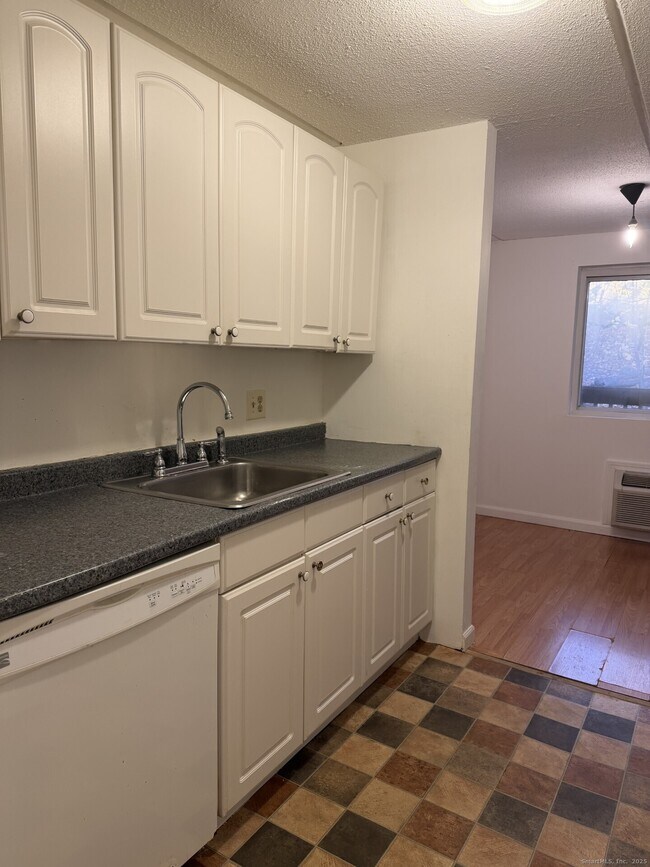 Building Photo - 126 Triangle St