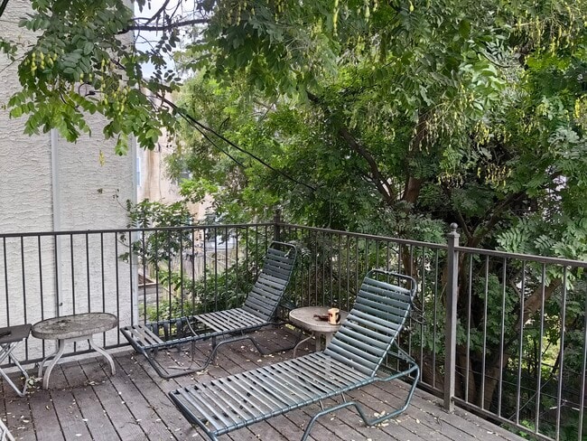 Building Photo - 1708 Fontain St