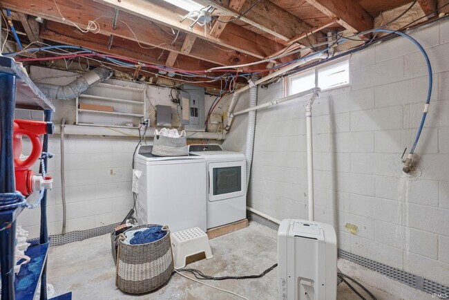 Building Photo - 6290 W State Rd 45