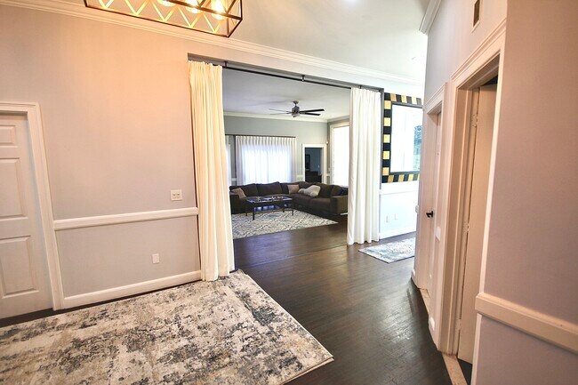 Building Photo - 106A Comstock Hill Ave