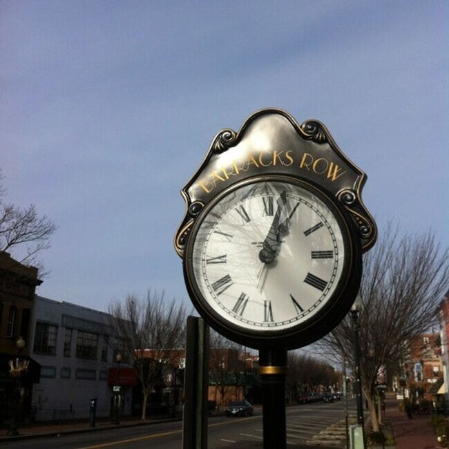 Building Photo - Captivating Capitol Hill Barracks Row Renovated 2 Bedroom Apt w/ Parking & Patio