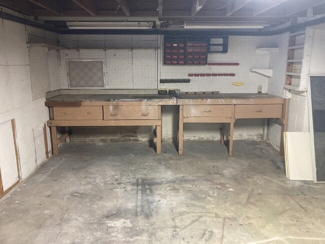 Building Photo - 705 Fallon Ave