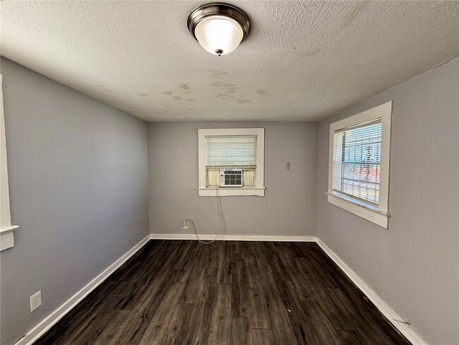 Building Photo - 3505 E Shadowlawn Ave