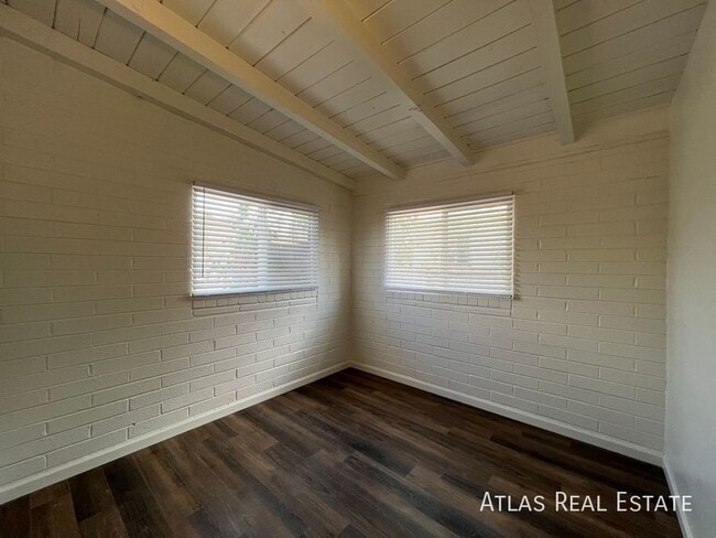 Building Photo - 26 E Glenn St