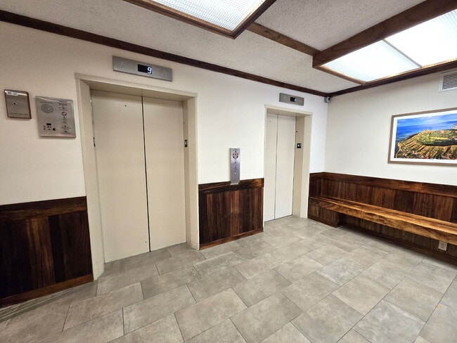 Building Photo - Large 2br/2ba/1pkg Condo near Blaisdell!