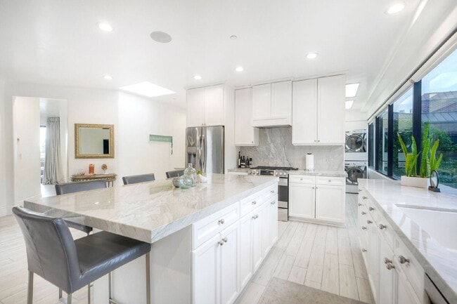 Building Photo - Live in the heart of Del Mar- where every ...