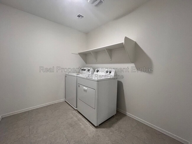 Building Photo - 4617 S 108th Ave