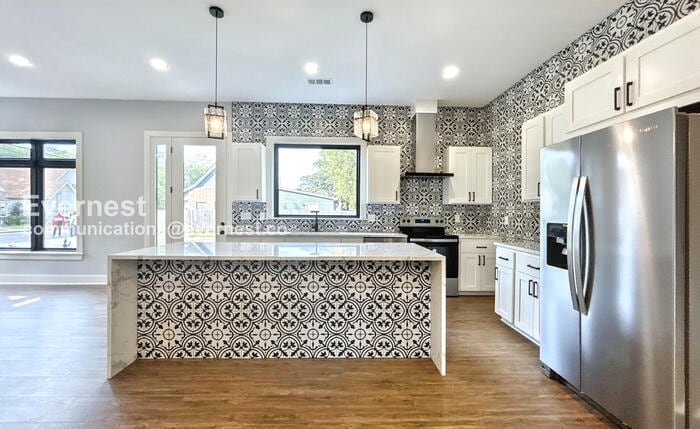 Building Photo - 415 S University St