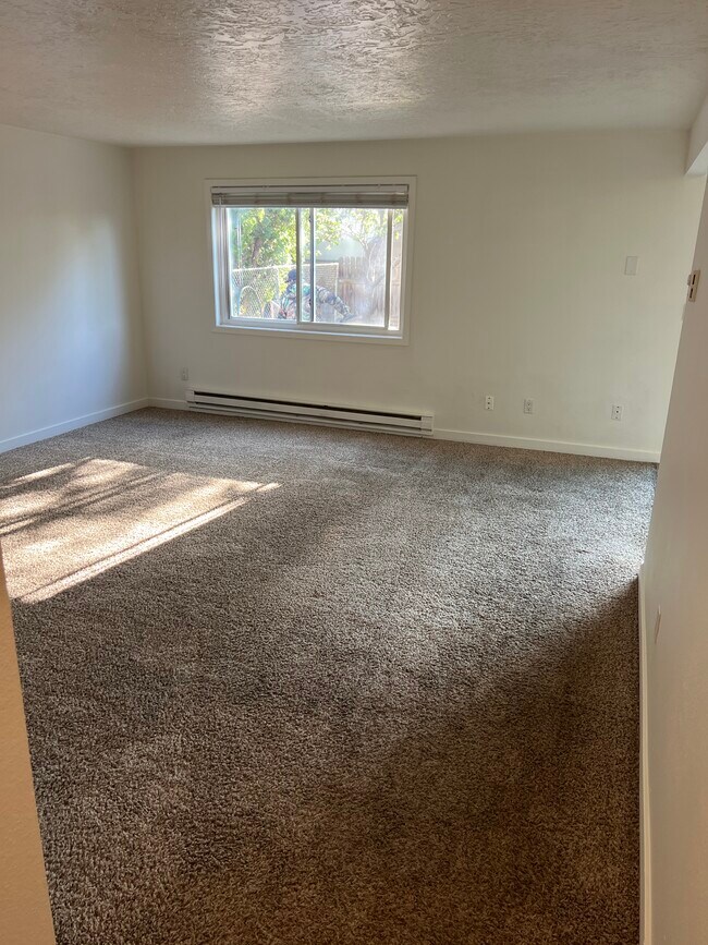 Building Photo - 1108 S Pond St