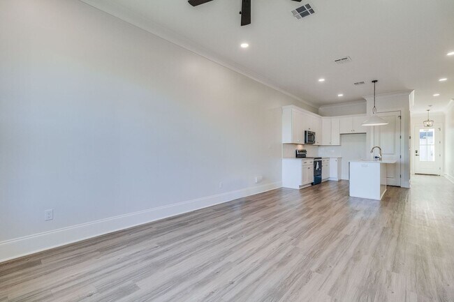 Building Photo - Brand New Single Story Townhome in Gated Community