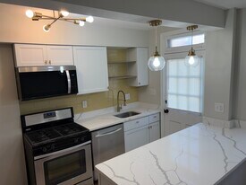 Building Photo - 3144 M Pl SE