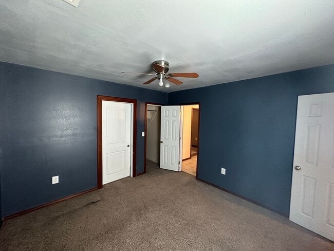 Building Photo - 2 Bed 1 Bath Home