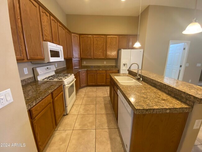 Building Photo - 13510 W Avalon Dr