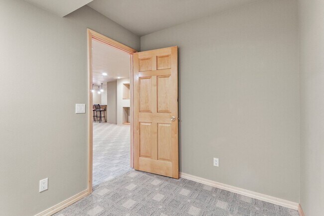 Building Photo - 9621 Shadow Wood Dr