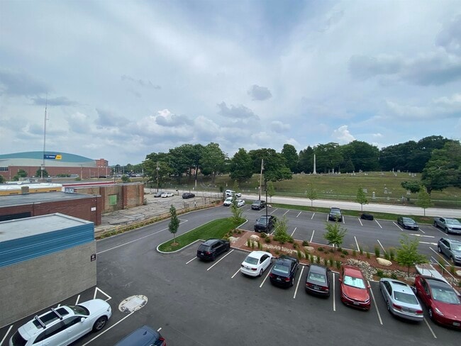 Building Photo - 409 Elm St