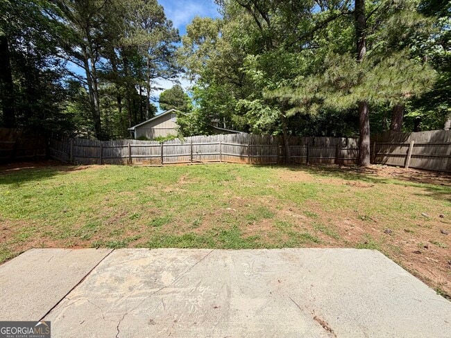 Building Photo - 5663 St Thomas Dr