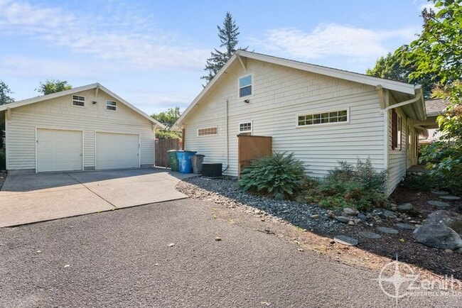 Building Photo - 8611 SE Patterson Pl