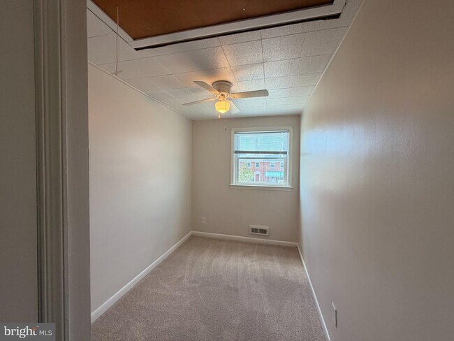 Building Photo - 2717 Creston Rd