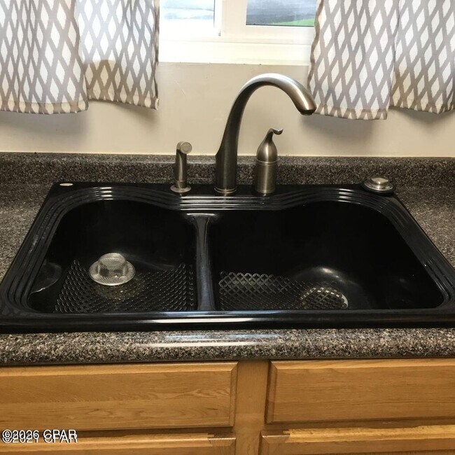 Building Photo - 1025 W 19th St