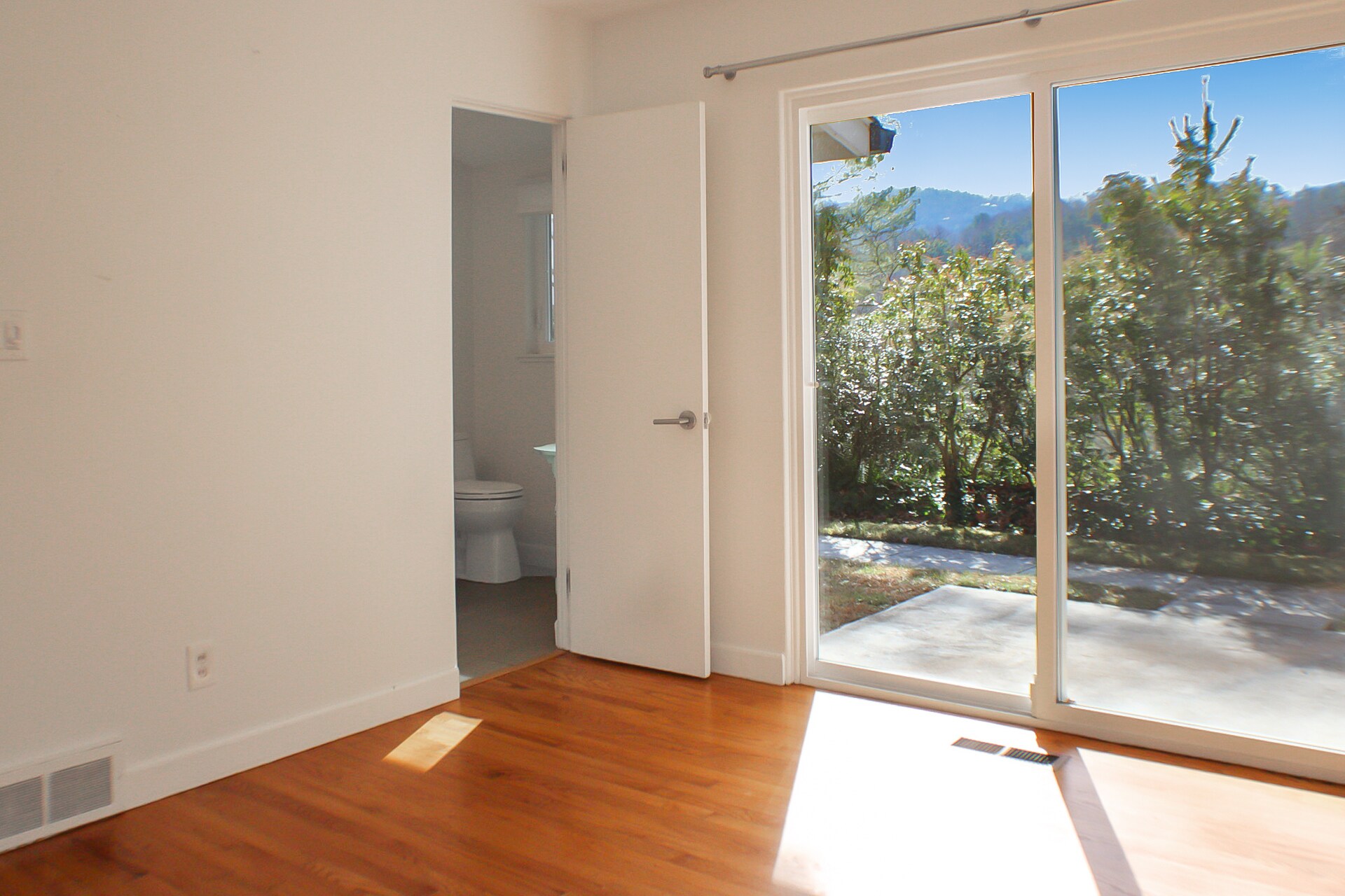 Building Photo - 21 Woodbury Rd