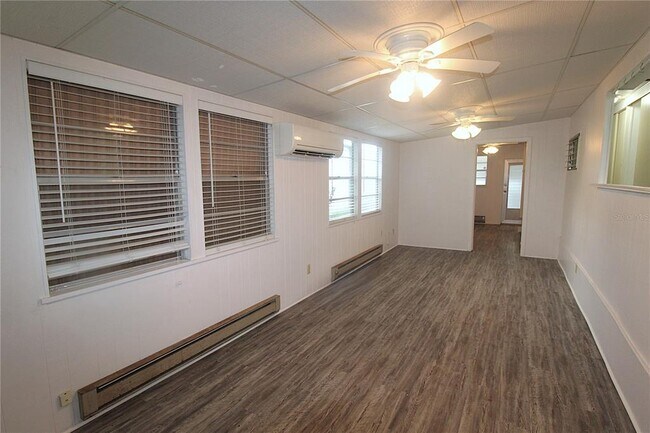 Building Photo - 512 50th Ave Dr W