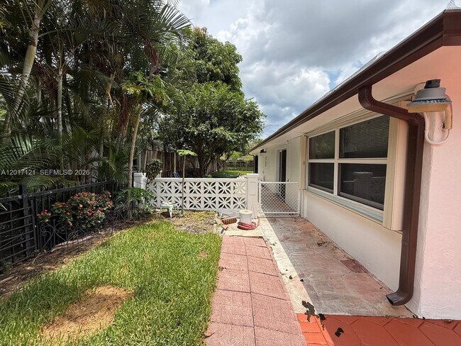 Building Photo - 2650 SW 13th Ave