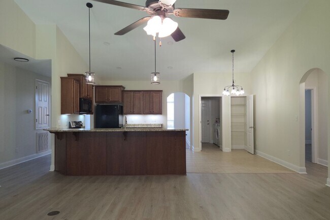 Building Photo - Spacious 4-Bedroom Rental in Daphne School...