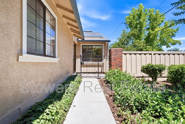 Building Photo - 2033 Raphael Ct
