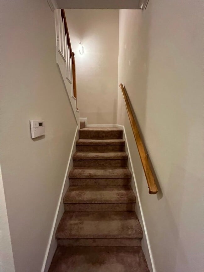 Building Photo - Townhome For Rent In Vestavia Hills!!! Ava...