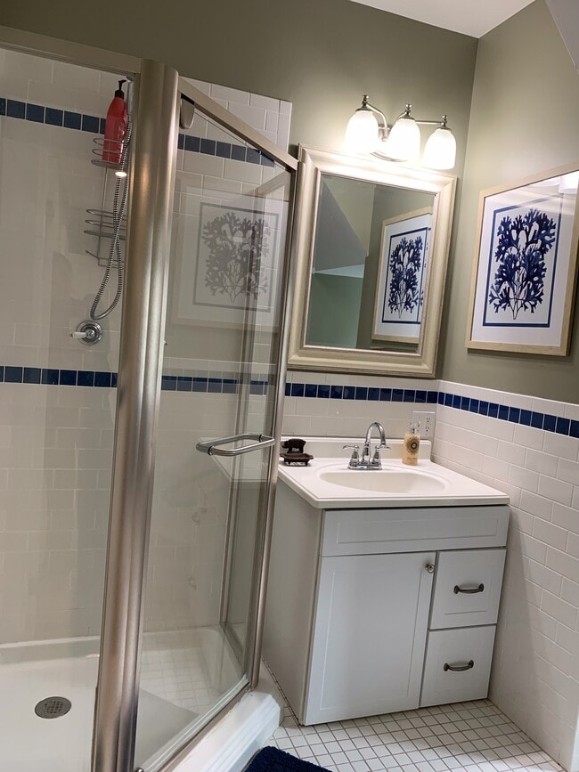 Building Photo - 299 Nelson Ave