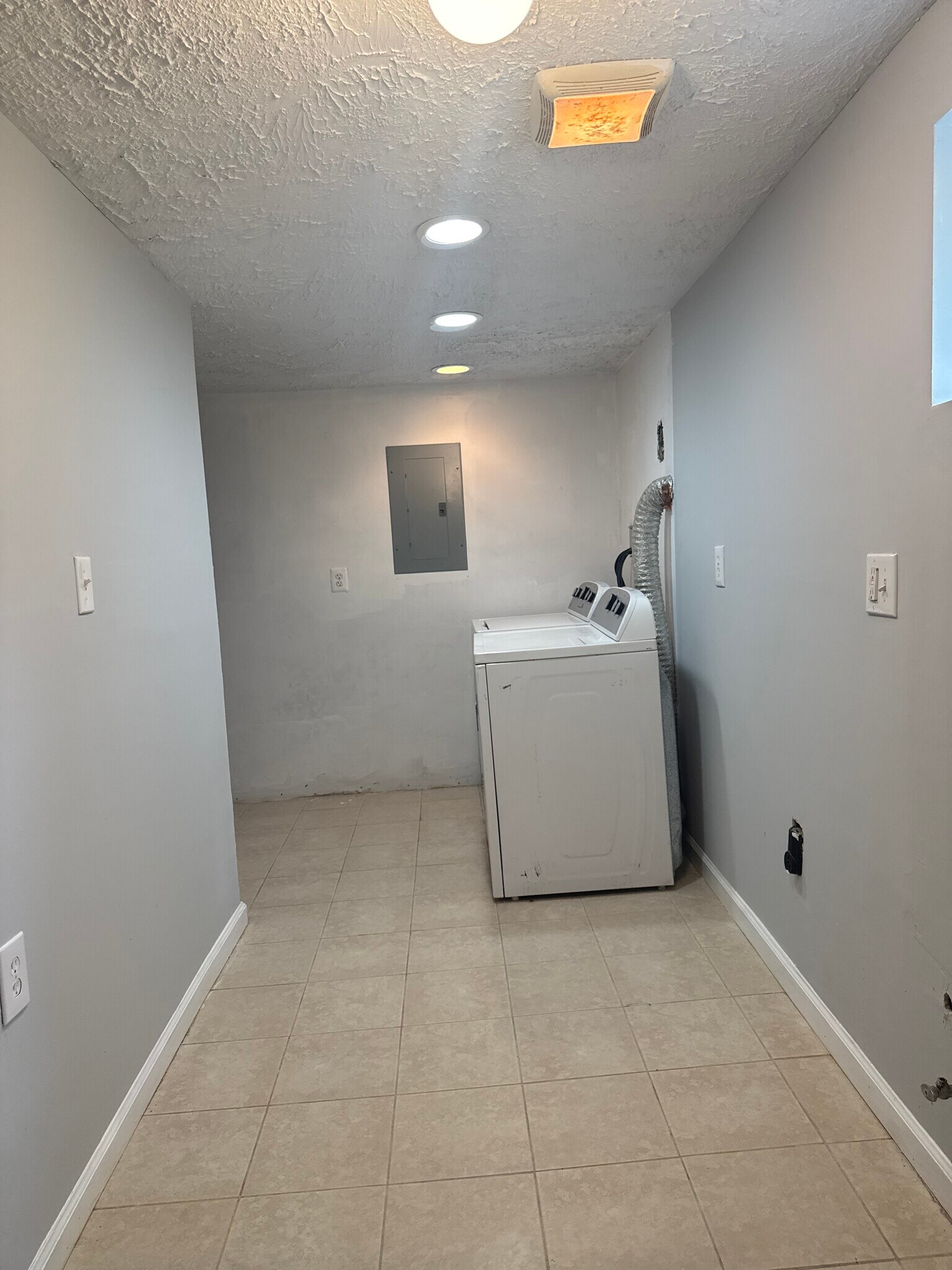 Building Photo - 6445 Fairborn Ter