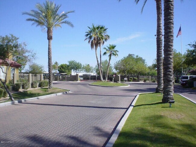 Building Photo - Premium Luxury 2 Bed 2 Bath condo with nicel view!!