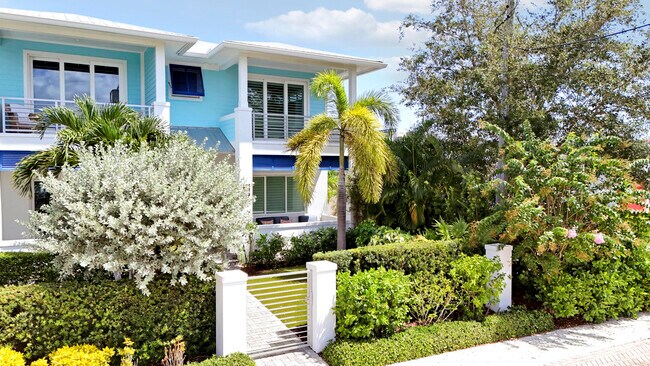 Building Photo - 513 SW Ocean Blvd